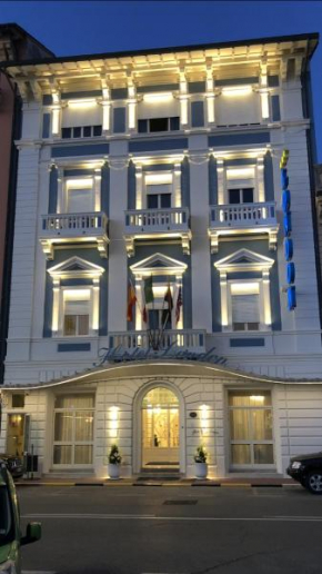 Гостиница Hotel London  Виареджо